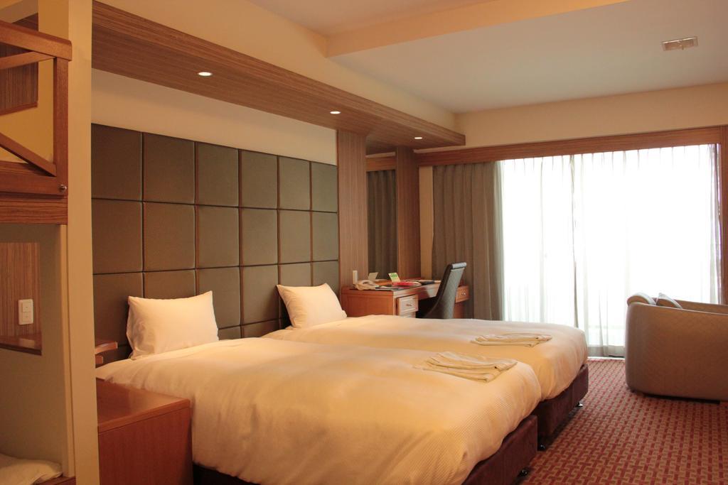 Okinawa Kariyushi Beach Resort Ocean Spa Onna Exterior photo